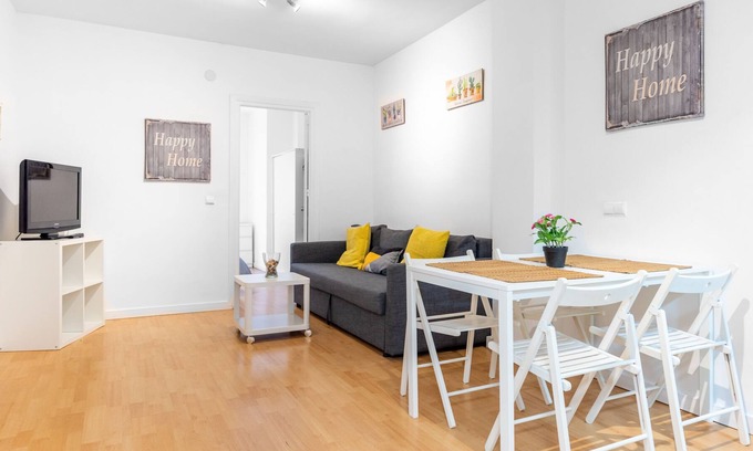 Capuchinos Apartment | Modern Apartment "Capuchinos IZQUIERDA" in the City Centre with Balcony, Air Conditioning & Wi-Fi