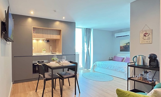 Aveiro Apartment | Modern Apartment in Aveiro with AC, WiFi, fitness room