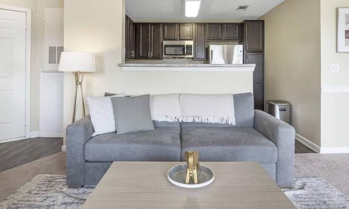 Midlothian Apartment | Modern Apartment in Prime Location (ID7856X82)