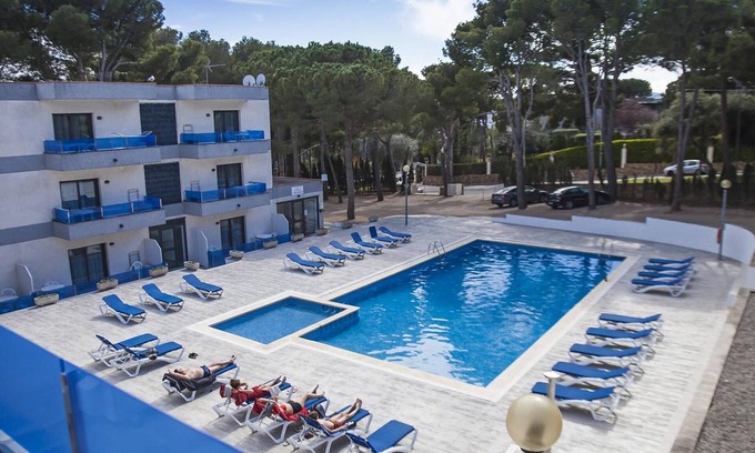 Platja d'Aro Apartment | Modern Apartment with Pool, 150m from Beach, A/C, WiFi