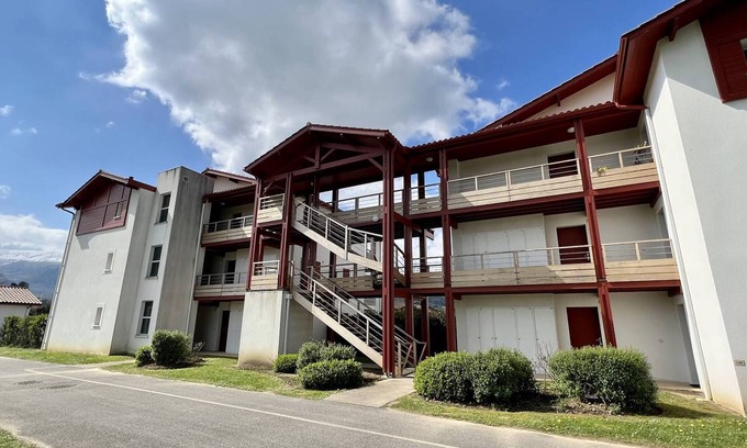 Itxassou Apartment | Modern Apartment with Balcony, Parking, and Internet in Itxassou