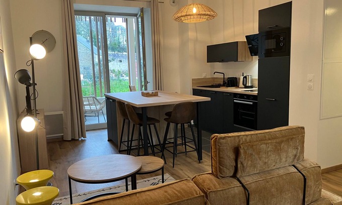 Le Palais Apartment | Modern apartment with terrace near the beaches