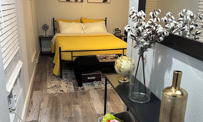 Pine Hills Apartment | -Modern attached en-suite -shared pool -Orlando