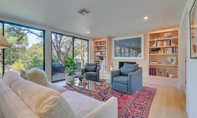 Barton Hills House | Modern Austin Home with Yard about 1 Mi from ACL!