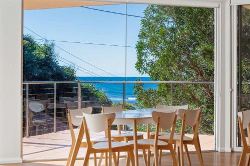 Toowoon Bay House | Modern Beach Mansion 2 Minutes from Water