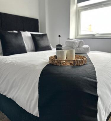 Borehamwood Apartment | Modern Borehamwood Flat - 2 Min Walk to Station