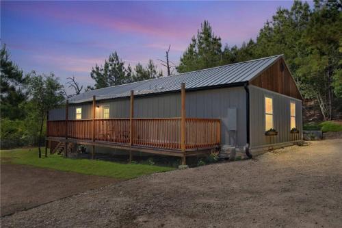 Bastrop House | Modern Cabin Nestled in a Pine Forest Near Austin