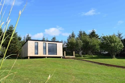 Breakish Apartment | Modern cabin with stunning views & private hot tub