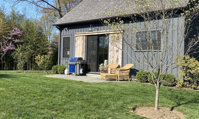 Greenwich Cottage | Modern charming country cottage for long term availability