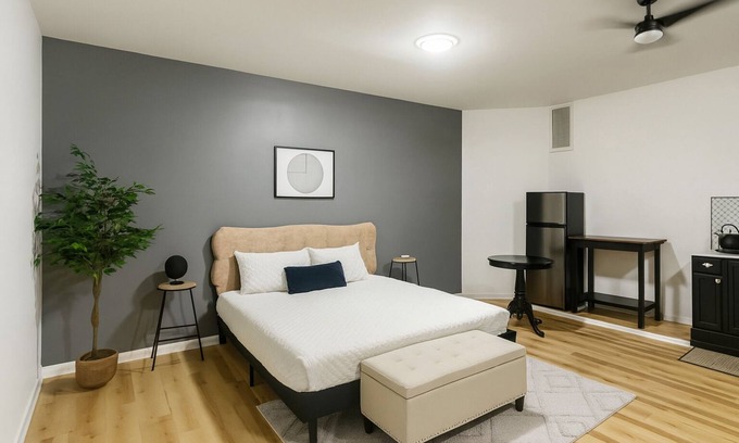 Sugar Land Apartment | Modern Chic Studio w/Style & Comfort PERFECT LOCATION