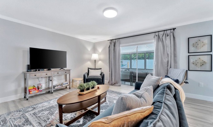 Dunedin House | 🔆Modern Coastal Cottage🔆 Heated Pool, Beaches, Dunedin