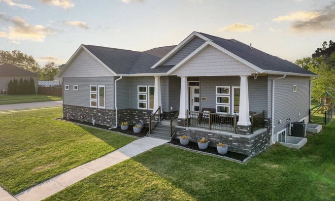 Center Point House | Modern comfort, small town charm. Room for nall to visit, rest retreat or create