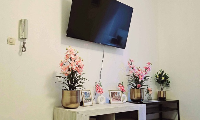 Brussels Apartment | Modern & comfy oasis in city.