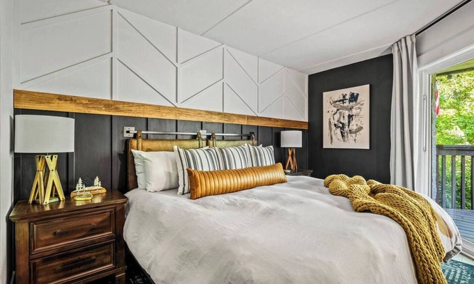 Chalet Village Condo | Modern Condo, King/Queen, Close 2 Downtown