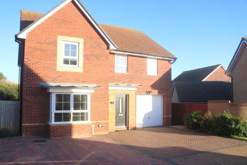 Corby House | Modern & cozy 4 bed detached home