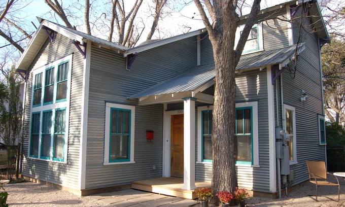 Triangle State House | Modern Craftsman Style House in Hyde Park, Austin