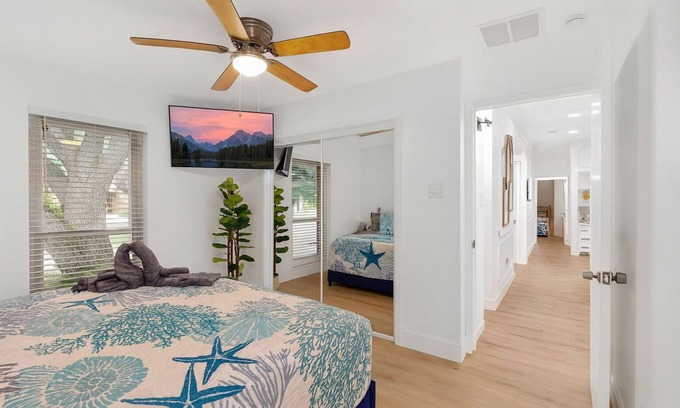 Southwest Carrollton House | Modern Design & Chef's Kitchen & Spacious & Stylish 4 bedroom 3.5 bathroom