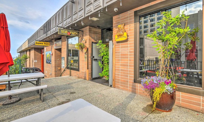 Downtown Anchorage Apartment | Modern Downtown Apt - Walk to Parks + Cafes!