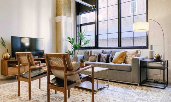 Old City Apartment | Modern Downtown Loft on Gay St