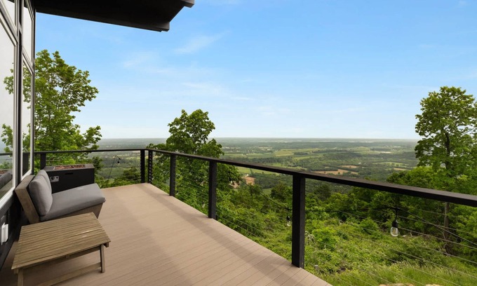 Ridgeway Ski Chalet | Modern Escape w Mountain Views, Fire Pit & Swing