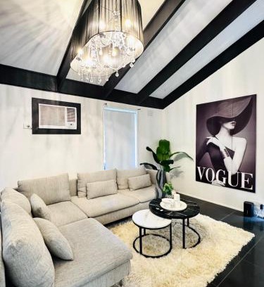 Melton West House | Modern Escape with Open Yard