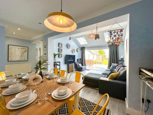 Herne Bay House | Modern Family Home near Reculver - Sleeps 8 - Pets Friendly!