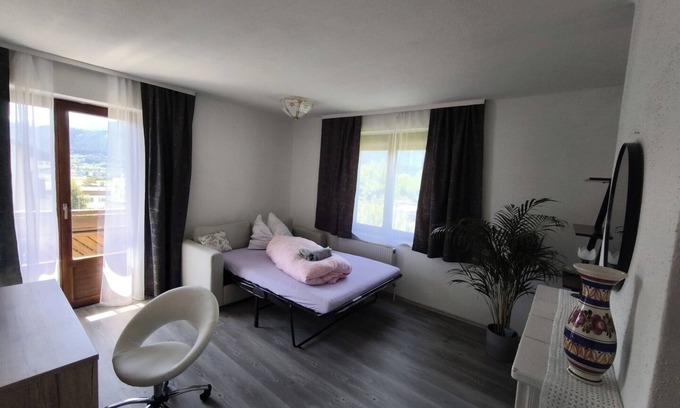 Hoetting Apartment | Modern Flat in Quaint Residence w. Idyllic Garden