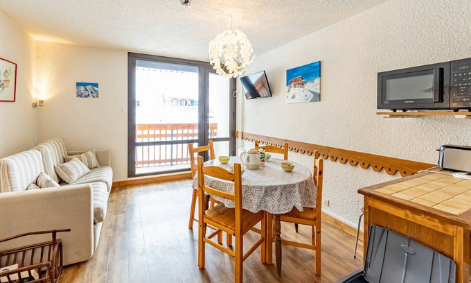 Saint-Francois-Longchamp Apartment | Modern Studio for 4, Ski-In/Out, Central Location, Panoramic Mountain Views