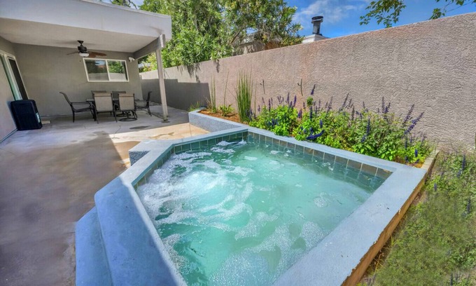 Rancho Oakey House | Modern Gem near Down Town