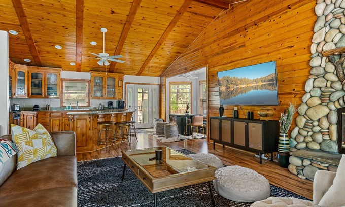 Big Bear City House | Modern Group Getaway SPA/Fire/Games