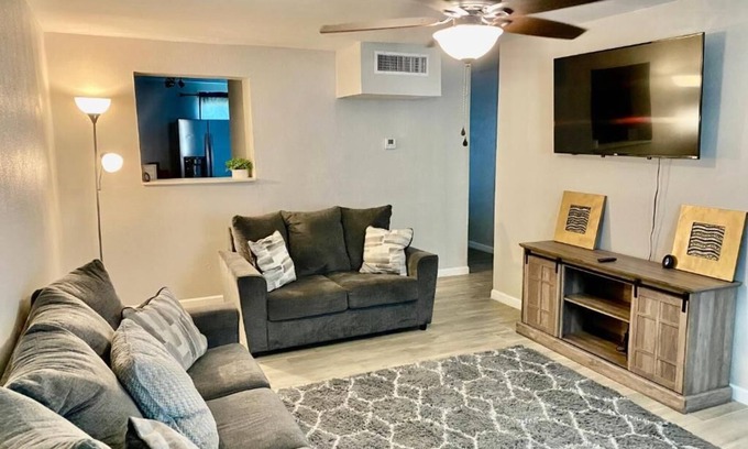 Lakeside Condo | Modern Hideaway