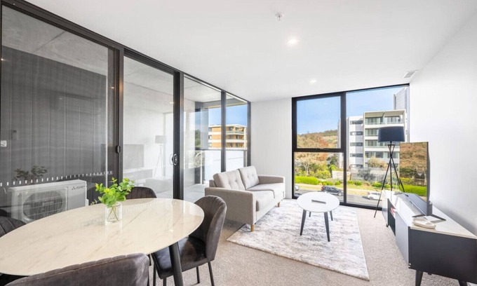 Phillip Apartment | Modern Homy1B1B APT Pool/Gym/Cinema/Westfield/Cafe