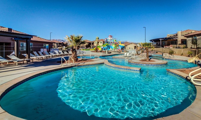 Santa Clara House | Modern house with pool, hot tub, gas grill, & private splash pad