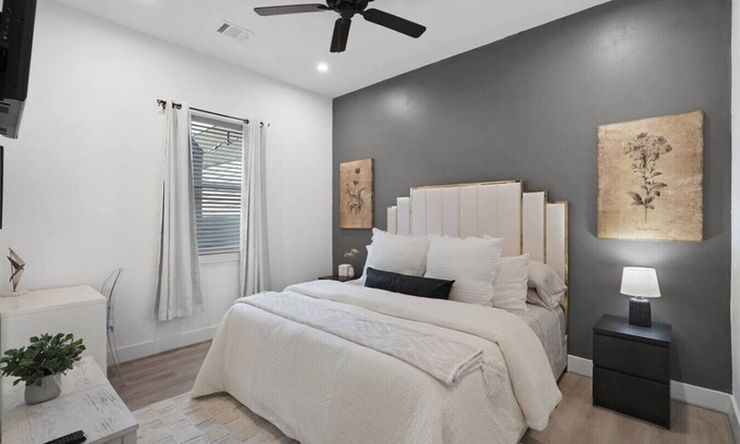 North Houston House | Modern Houston Heights Getaway