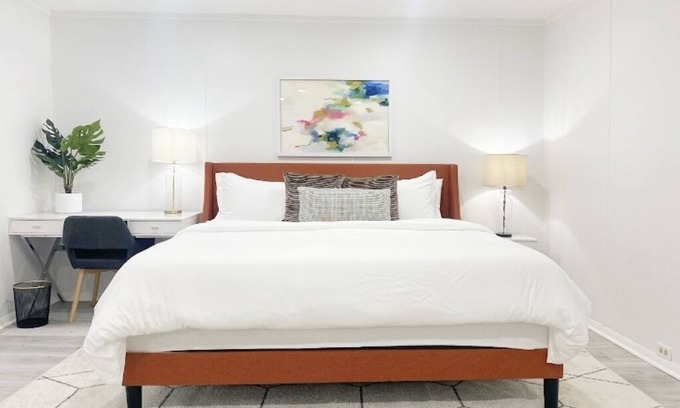 Corning House | Modern King walk to Market Street