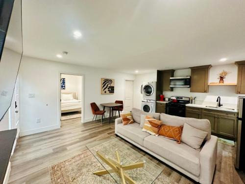 Park Mesa Heights Apartment | Modern LA Guest House
