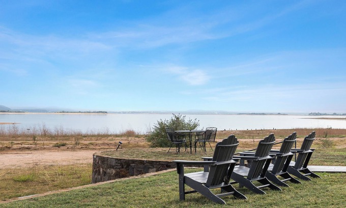 Tow House | Modern Lakeside Cottage with Hot Tub on Beautiful Lake Buchanan