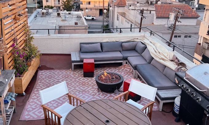 Sawtelle House | Modern Luxury Townhouse With Panoramic Views!