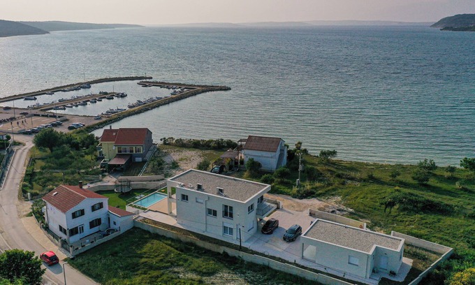 Ljubac Villa | Modern & minimalistic 4-bedroom villa with lots of attractions