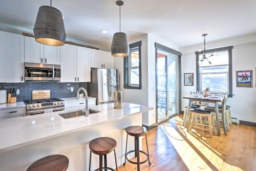 Grand Lake Apartment | Modern Mountain Getaway, Walk to Grand Lake!
