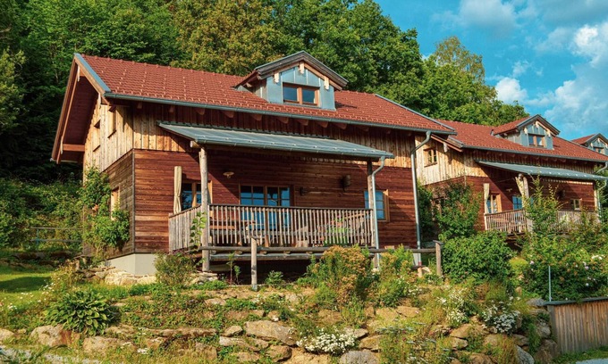 Geiersthal Apartment | Modern mountain hut with large wooden veranda