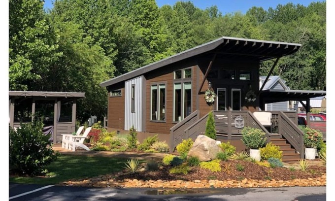Upward House | Modern Mountain Tiny Home