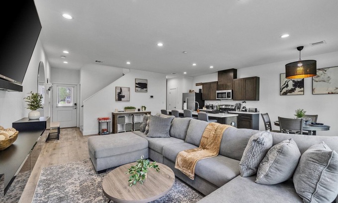 Northside House | Modern New Build Home | Yard BBQ Games Desks WiFi