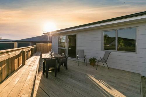 Foxton Beach House | Modern on Malthus