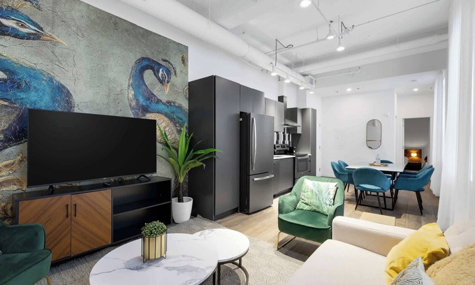 Downtown Montreal Apartment | Modern One-Bedroom|Downtown Steps from Centre Bell