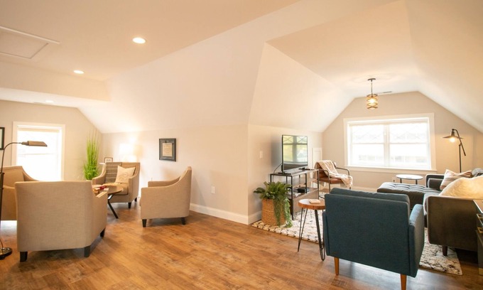 Bloomington Apartment | Modern/Private~ 3 bed/2 bath~ 2 blocks from Indiana University Sample Gates
