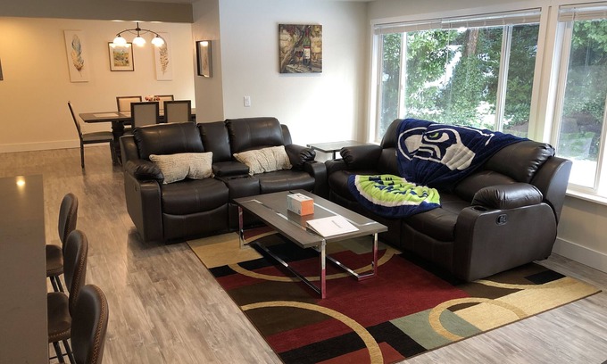 Bothell House | Modern & Remodeled 3bd/2ba duplex unit in Bothell - walk to UW Bothell, Downtown