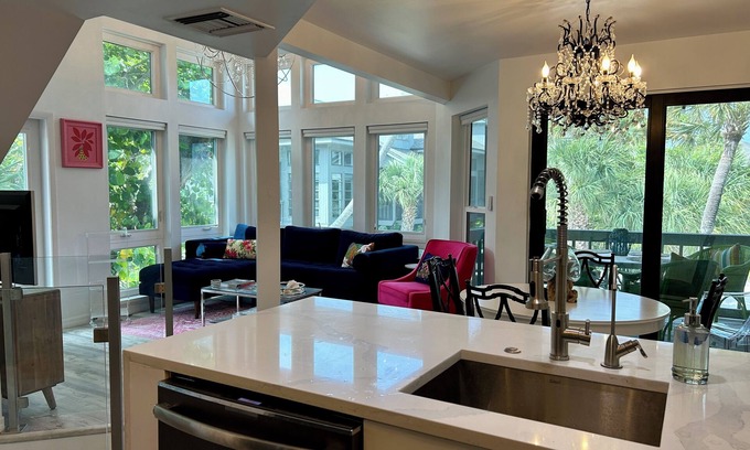 Safety Harbor Club House | Modern Renovation~2 Club Pools SHC&ICNC π Kayaks πΆ Bikes π², Golf Cart π Dock