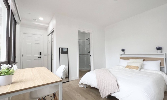 Alhambra House | Modern Residence Private Room & Private Bath #1