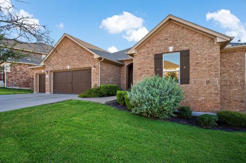Round Rock House | Modern Round Rock Getaway with Private Hot Tub